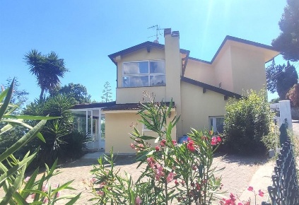 Foto Villa unifamiliare a Massarosa Bargecchia, Corsanico di 300 m²