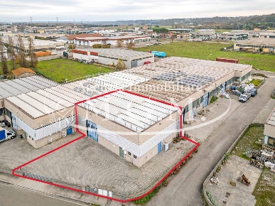 Foto Capannone industriale a Calcinaia di 310 m² con 4 locali in affitto