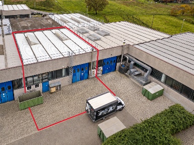 Foto Capannone industriale a Calcinaia di 455 m² con 4 locali in vendita