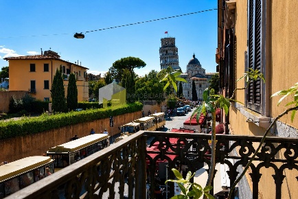 Foto Appartamento a Pisa Santa Maria di 230 m² con 7 locali in vendita
