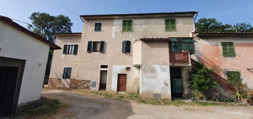 Foto Casale a Vicopisano di 198 m² con 9 locali in vendita