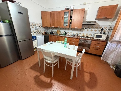 Foto Appartamento a Carrara Marina di Carrara di 116 m² con 5 locali