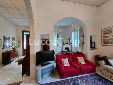 Foto Villa unifamiliare a Montecatini-Terme di 295 m² con 10 locali