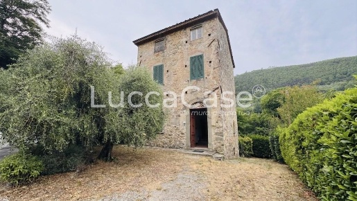 Foto Casa indipendente a Capannori di 280 m² con 6 locali in vendita