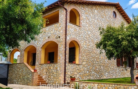 Foto Villa a schiera a Orvieto di 300 m² in vendita