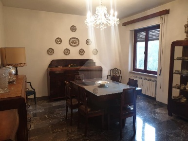 Foto Appartamento in Via Balbo, Perugia Centro di 145 m² con 6 locali