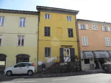 Foto Casa indipendente in Via Pesciatina, Capannori di 140 m² con 5 locali