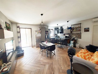 Foto Appartamento in Via San Nicola, Orta di Atella di 90 m² con 4 locali