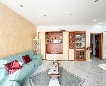Foto Appartamento a Ponsacco Centro di 110 m² con 5 locali in vendita