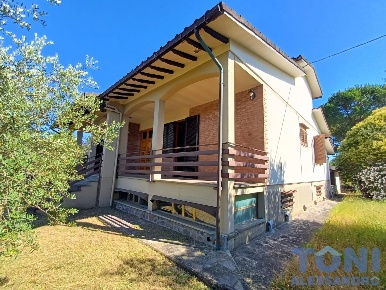 Foto Villa unifamiliare a Empoli Villanuova - Piovola di 350 m² in vendita
