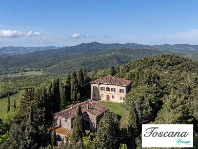 Foto Villa unifamiliare a Pomarance Centro di 1000 m² con 22 locali