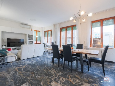 Foto Appartamento a Livorno Fabbricotti di 131 m² con 7 locali in vendita