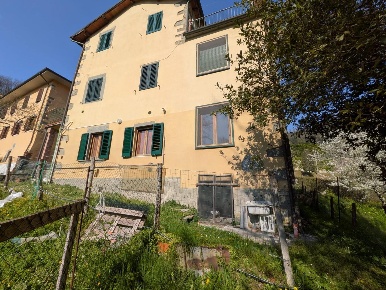 Foto Casa indipendente a Bagni di Lucca Centro di 150 m² con 10 locali