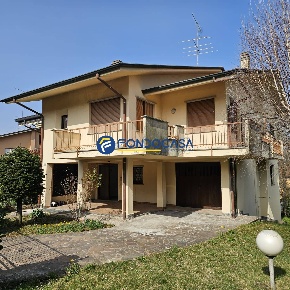 Foto Case semi ndipendenti in VIA PAPA GIOVANNI XXIII 21, Casatenovo Centro