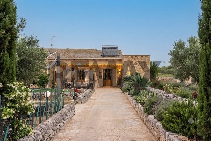 Foto Villa unifamiliare in Contrada Puntarazzi snc, Ragusa di 100 m²