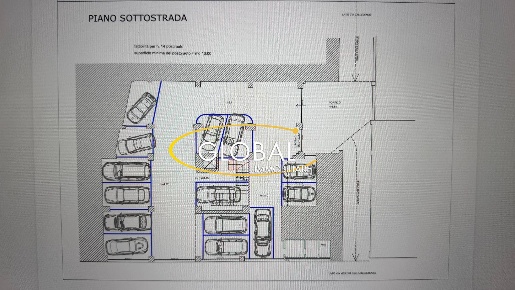 Foto Posti auto in Via Martiri Della Resistenza, Ancona Regione di 365 m²
