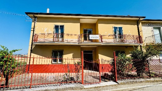 Foto Casa indipendente in VIA DELLE VITTORIE, Bonito di 175 m² con 6 locali