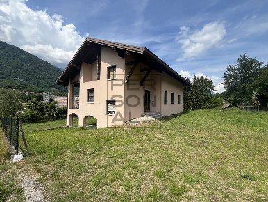 Foto Casa indipendente a Roncegno Terme Marter di 350 m² con 10 locali