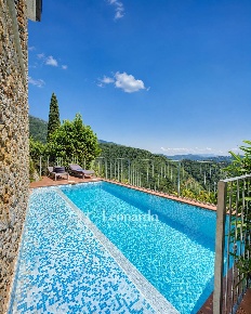 Foto Villa unifamiliare in via Capezzano monte, Pietrasanta di 185 m²
