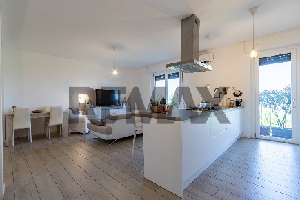 Foto Appartamento in Via Longarone 18, Milano Roserio di 129 m² in vendita