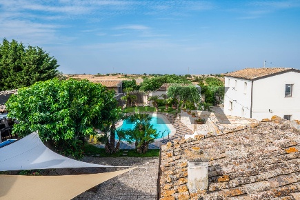 Foto Villa unifamiliare in CONTRADA TRESAURO SN, Ragusa di 800 m²