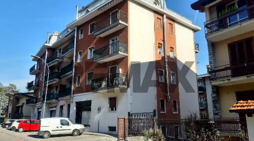 Foto Appartamento in via ugo foscolo 20, Erba Centro di 118 m² con 4 locali