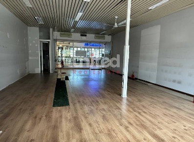 Foto Locale commerciale in Viale Prassilla 41, Roma Casal Palocco di 73 m²
