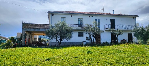 Foto Rustico in CONTRADA MAMPIOPPO 6, Scafa di 200 m² con 5 locali