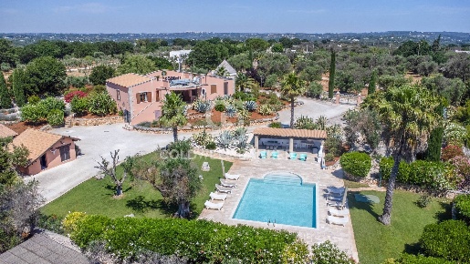 Foto Villa unifamiliare in C.da Lamatroccola Snc, Ostuni di 523 m²