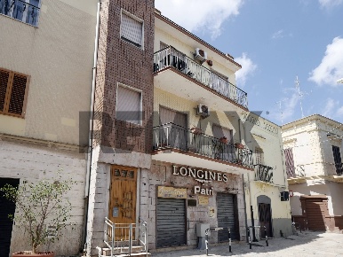 Foto Casa indipendente in Piazza Giuseppe Garibaldi 7-8-9, Bari di 227 m²