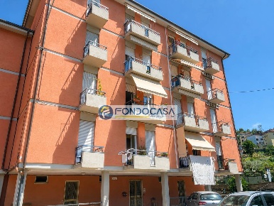 Foto Appartamento in via cucchiari, Carrara Centro di 90 m² con 3 locali