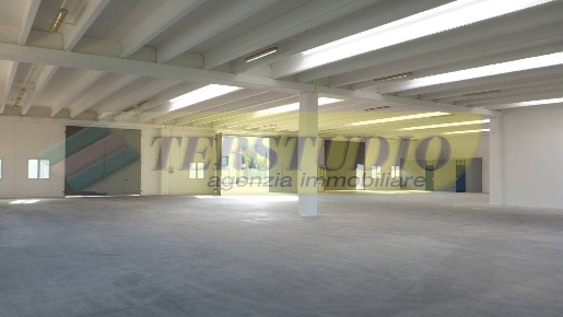 Foto Capannone industriale in Via Europa snc, Bottanuco di 2330 m²