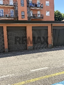 Foto Posti auto in Garibaldi 12, Limbiate Centro di 15 m² con 1 locali