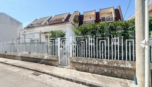 Foto Casa indipendente in Armando Diaz, Bellona Centro di 194 m² in vendita