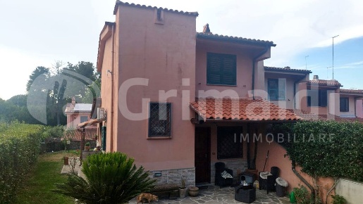 Foto Villa a schiera in Ludwig Van Beethoven, Nepi Belvedere Lidia