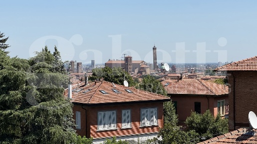Foto Attico in Via Vallescura 45, Bologna Colli San Mamolo di 230 m²