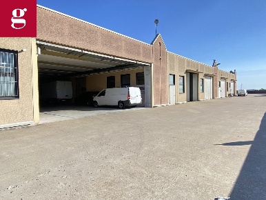 Foto Magazzino in Via Meucci 29, Pregnana Milanese di 300 m² con 4 locali