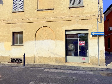 Foto Negozio a Inveruno Centro di 110 m² con 4 locali in affitto