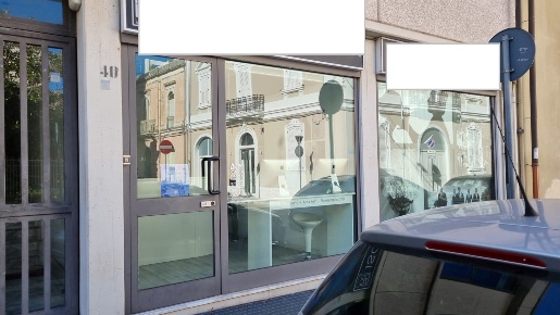 Foto Negozio in Via Indipendenza 38, Brindisi Centro Storico di 95 m²