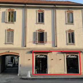 Foto Negozio in Viale Lombardia, Monza Triante di 329 m² con 2 locali