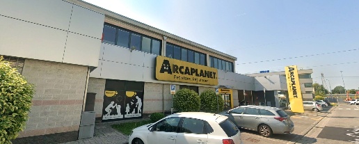 Foto Negozio in Via Galeno, Corsico di 600 m² con 6 locali in affitto