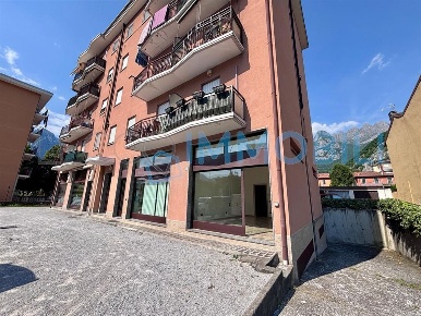 Foto Negozio in via Turbada, Lecco Belledo di 49 m² con 2 locali in affitto