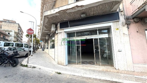 Foto Locale commerciale in Via delle Palme, Ragusa San Luigi - Archimede
