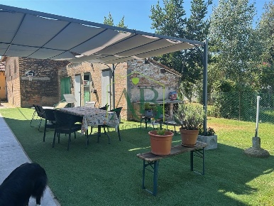 Foto Case semi ndipendenti a Russi di 250 m² con 7 locali in vendita