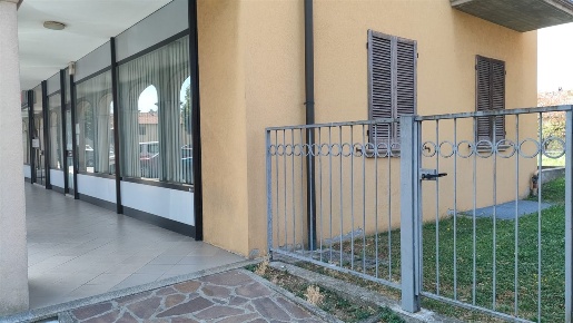 Foto Negozio in piazza caduti, Vaprio d'Adda di 104 m² in vendita
