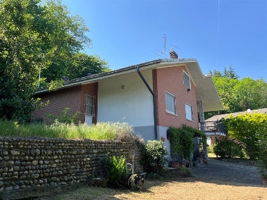 Foto Villa unifamiliare a Cantalupa di 200 m² con 7 locali in vendita