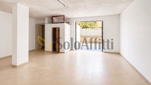 Foto Magazzino in Strada Vicinale Reggente, Napoli Camaldoli di 65 m²