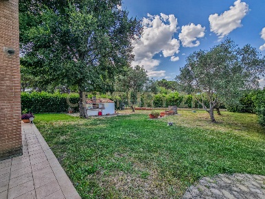 Foto Villa unifamiliare in Via del Madonnino snc, Grosseto Centro di 190 m²