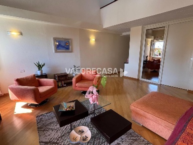 Foto Appartamento in Via Guglielmo Marconi, Carrara di 125 m² con 5 locali