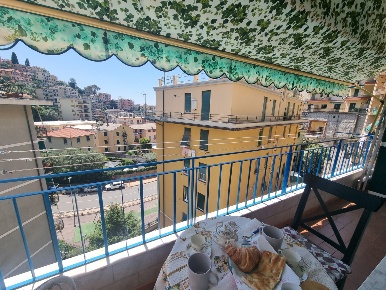 Foto Appartamento in Via del Commercio 78c, Genova di 80 m² con 5 locali